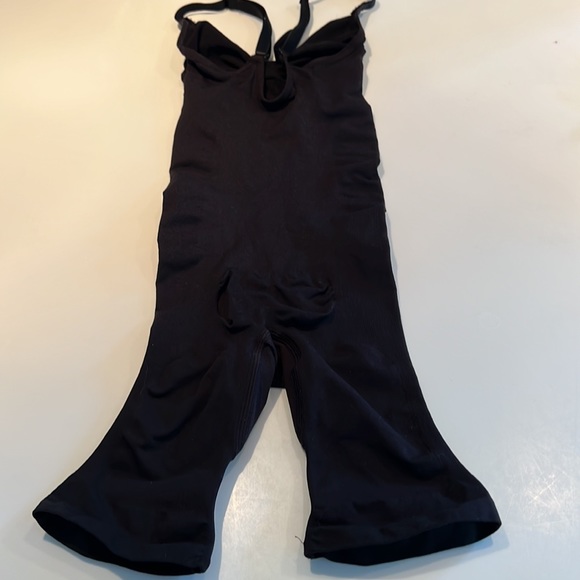 SKIMS everyday sculpt mid thigh bodysuit black s/m - Picture 2 of 5